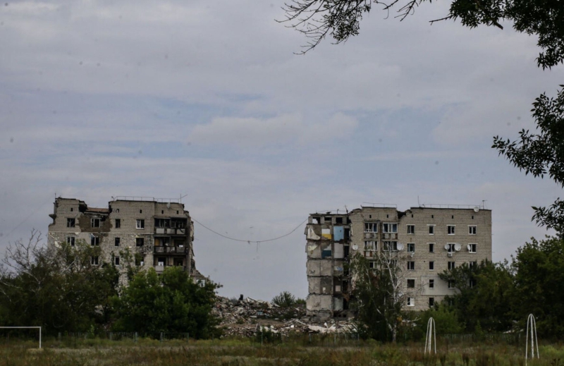 “You look through dead bodies and can&#x27;t find the person you&#x27;re looking for.” Izium residents recount how their city was destroyed