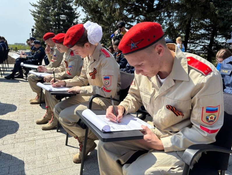 “Men in uniform watched us fill out tests”: How Russia “re-educates” Ukrainian schoolchildren in the occupied territories