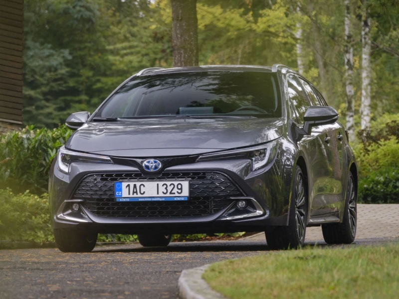 Back to the 1990s: Russians are being forced to choose between overpriced foreign cars and locally assembled scrap metal