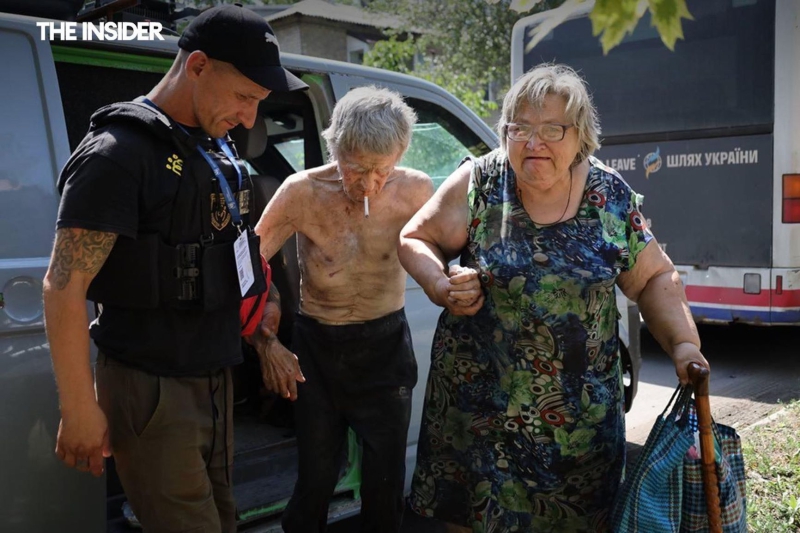 “Drones fly right above the stores”: Residents flee the border areas of Ukraine’s Dnipropetrovsk Region amid Russian advance