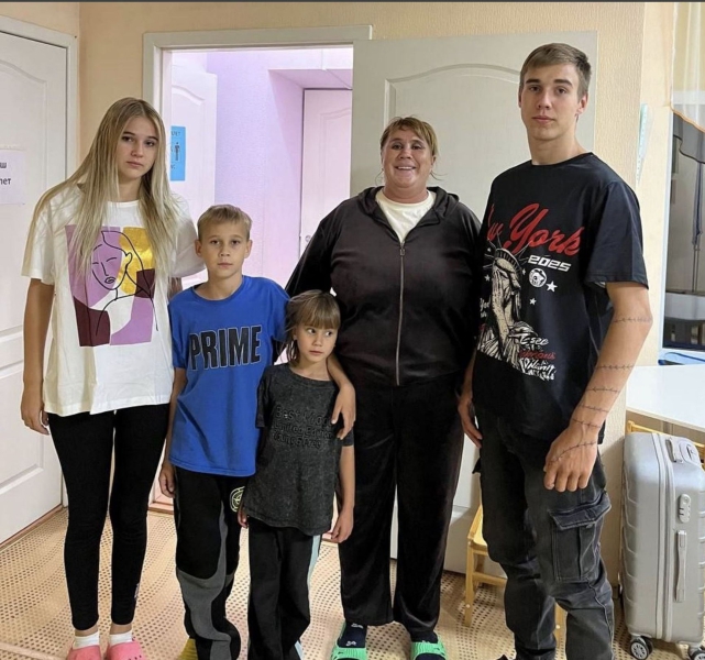 “Drones fly right above the stores”: Residents flee the border areas of Ukraine’s Dnipropetrovsk Region amid Russian advance