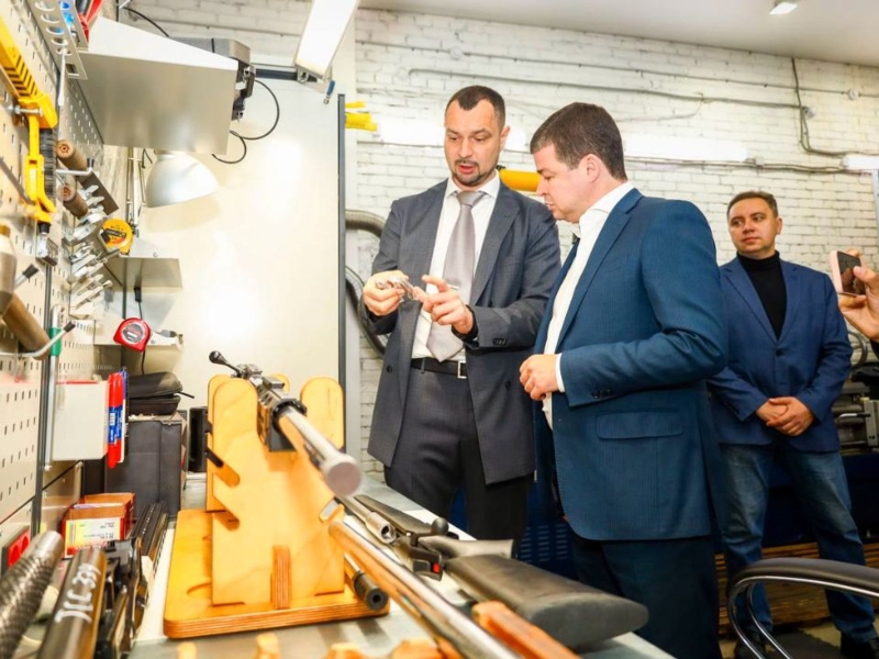 Russian snipers are using Canadian Cadex rifles as shipments continue despite sanctions