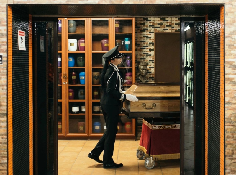 Cardboard coffins and countertop monuments: Russia is increasingly cutting costs on the burial of its war dead